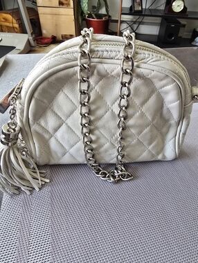 Quilted Leather Tassel Shoulder Bag in Winter White